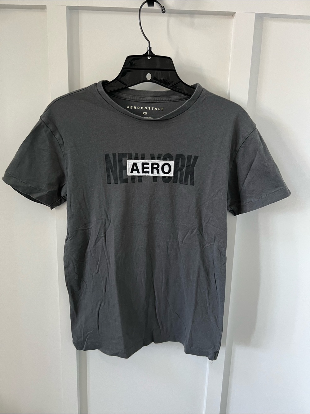 Aeropostale Men's Charcoal Gray 'New York' AERO Logo Tee